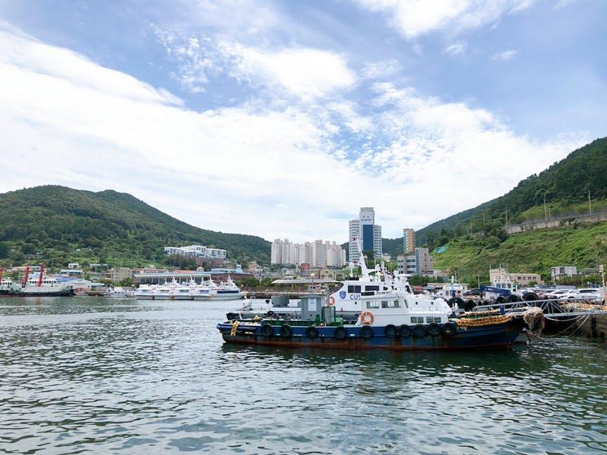 停在巨濟碼頭的海金剛遊覽船，韓國海上旅遊熱點