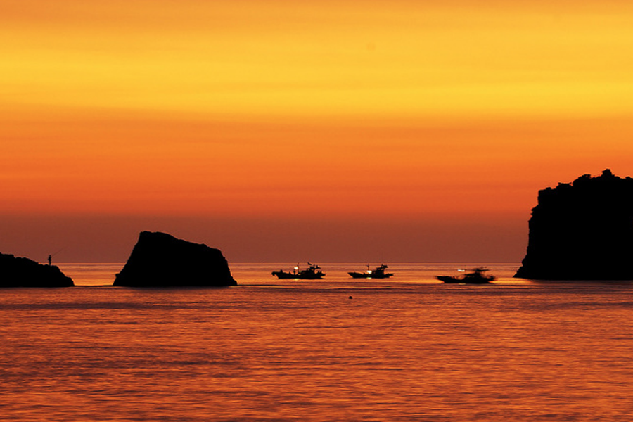 海金剛傍晚時分的美麗夕陽景色，韓國自然景觀的迷人時刻