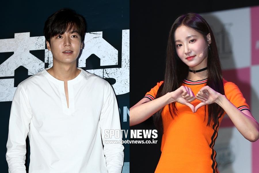 イ・ミンホとヨヌの熱愛報道の中で公式イベントに出席するイ・ミンホ、カジュアルな白いシャツを着ている。