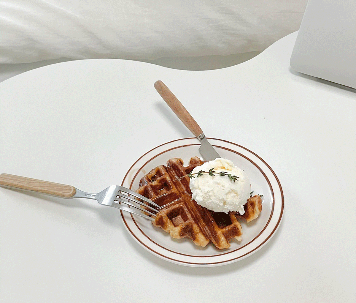 Bánh croffle - món ăn tráng miệng ngon độc lạ được biến đấu theo style Hàn Quốc 