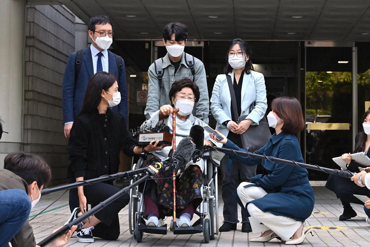 ภาพสื่อจากการต่อสู้เพื่อสิทธิมนุษยชน โดยเฉพาะประเด็นนายอ๊กใน 'I Can Speak' ที่มีความมุมานะในการเรียกร้องความยุติธรรม