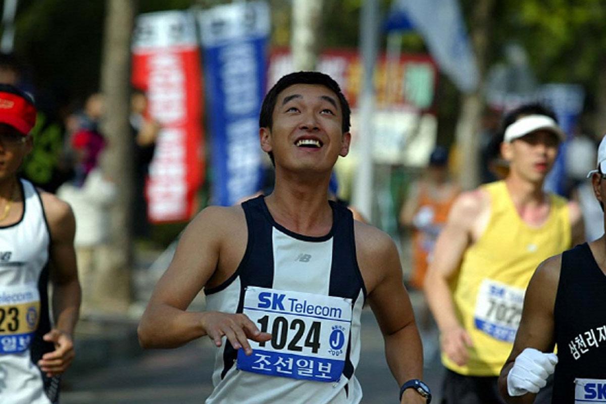 ฉากการวิ่งมาราธอนจากภาพยนตร์ '말아톤' เน้นความมุ่งมั่นแม้จะมีข้อจำกัดทางร่างกาย