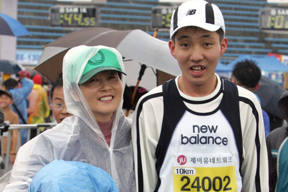 แบ ฮยองจิน นักวิ่งมาราธอนที่สร้างแรงบันดาลใจให้เกิดภาพยนตร์ '말아톤' สัมผัสความสำเร็จในชีวิตจริง