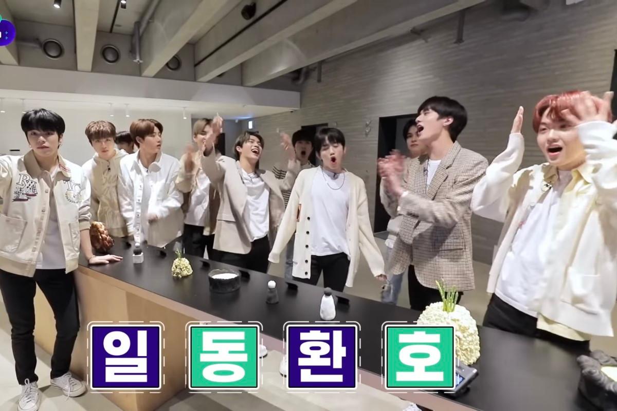 韓国のカフェ『Nudake Dosan Cafe』で楽しむ韓国ケーキ。Treasureのメンバーが印象的なユニークなケーキを囲む記念写真シーン。韓国旅行の新しい楽しみ方を紹介するブログからのキャプチャー。