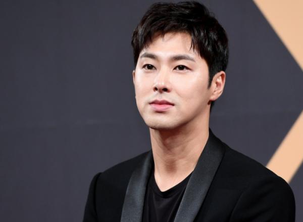 東方神起 ユンホ、感染病予防法違反は嫌疑なしに…過料処分へ