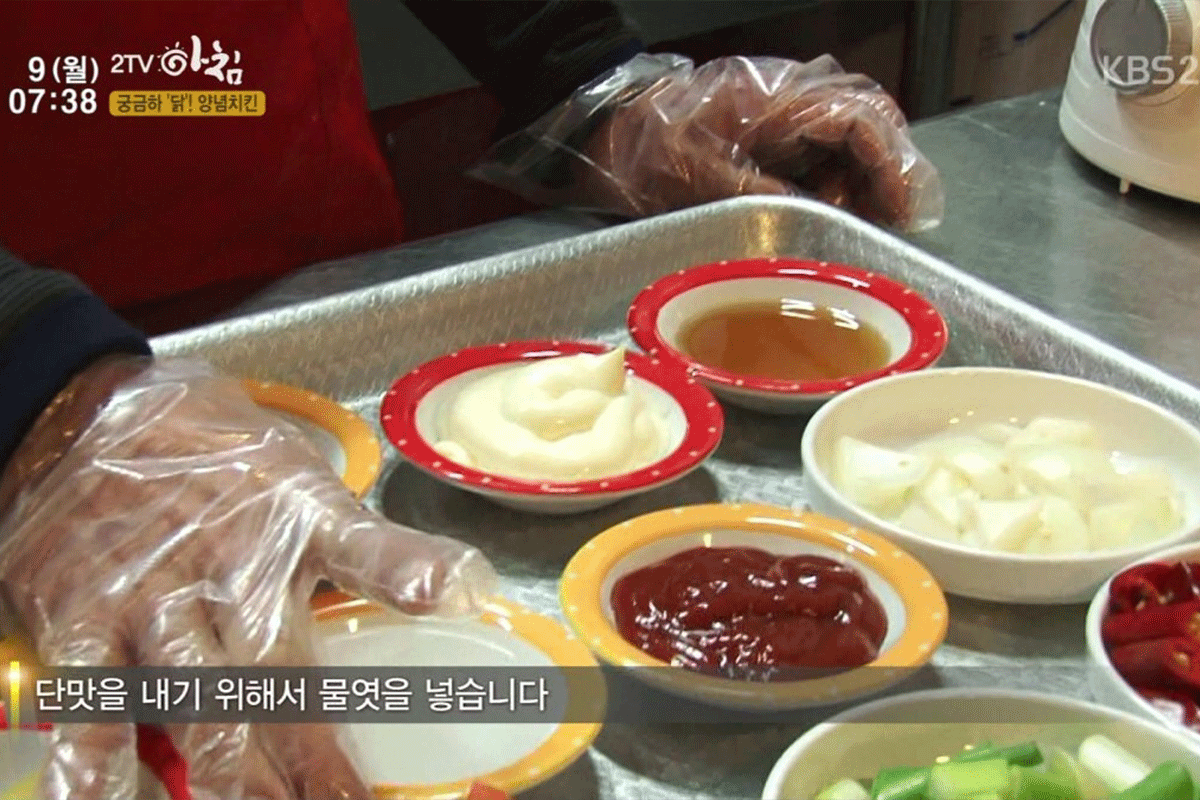 The History Of Korean Fried Chicken: yangnyeom chicken origins