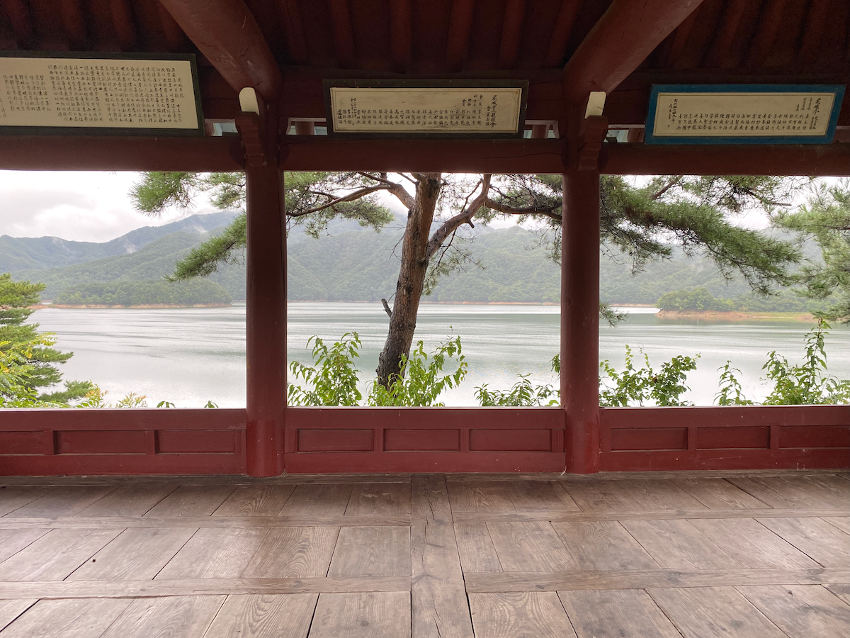 Traditional Hoengseng view of Hoengseong Lake