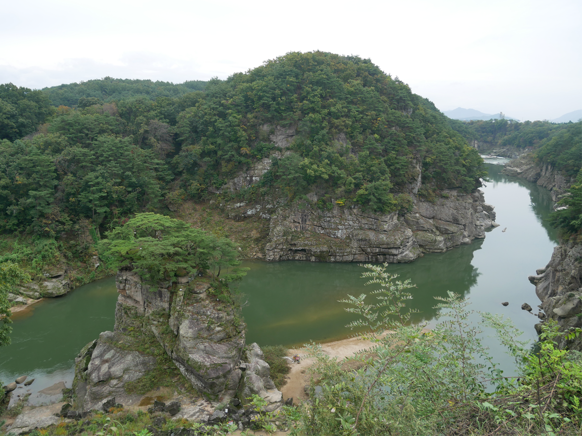 one day tour itinerary, cheorwon gangwondo korea, goseok rock in hantan river