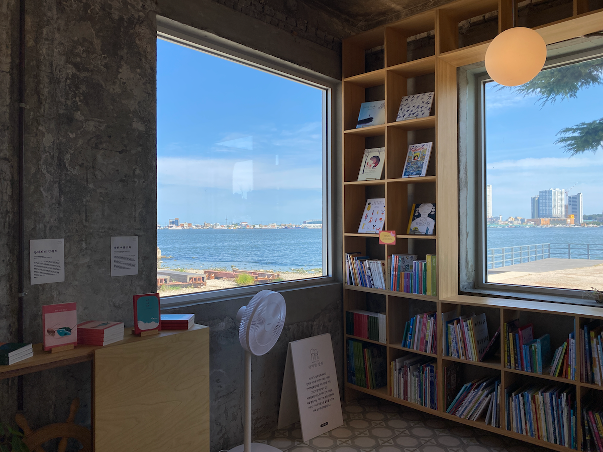 Famous Gangwondo Cafes: Sokcho Chilseong Boatyard