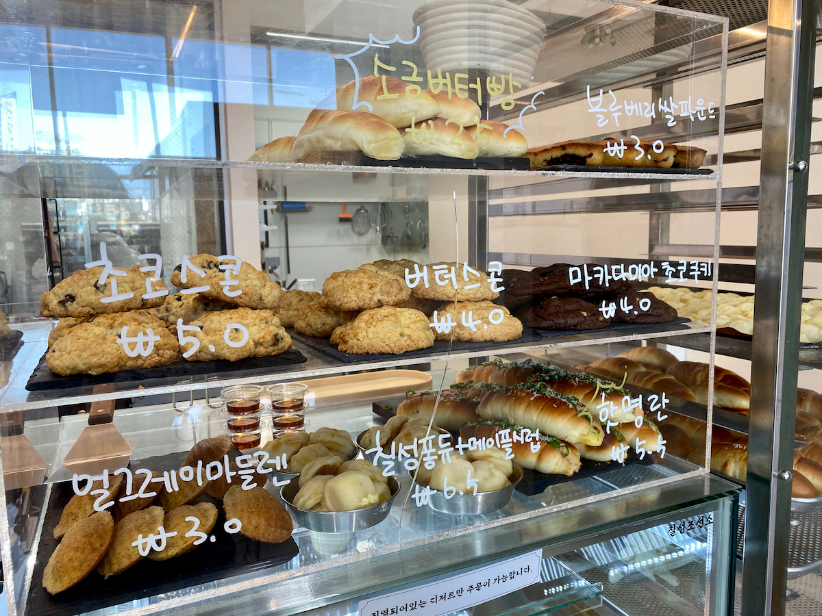 Famous Gangwondo Cafes: Sokcho Chilseong Boatyard