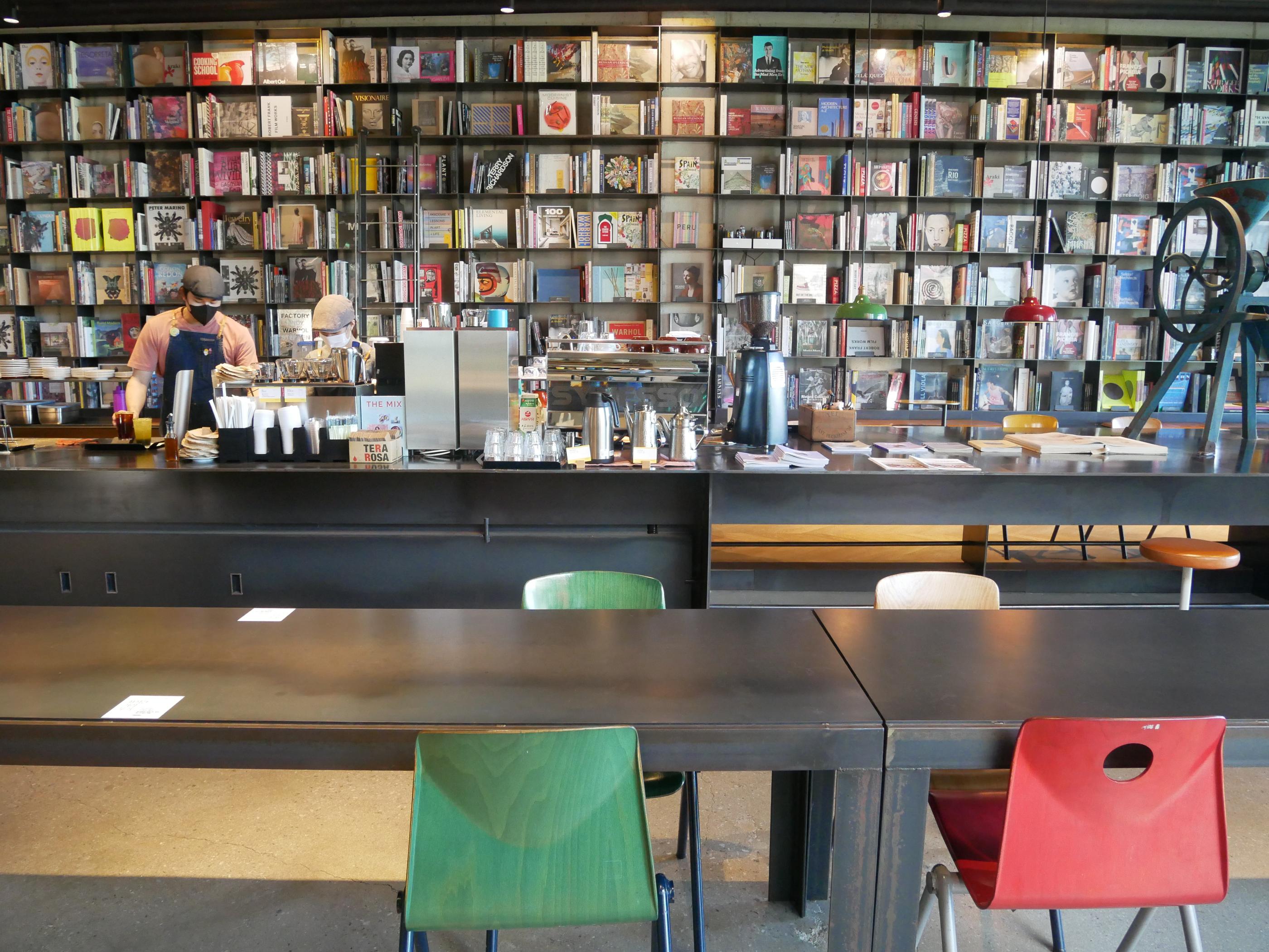 Famous Gangwondo Cafes: Terarosa Coffee Gyeongpo Lake Branch