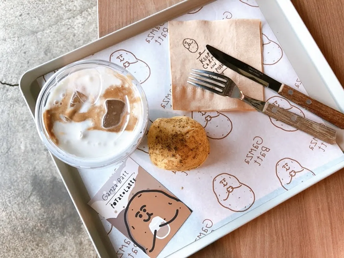 Famous Gangwondo Cafes: Gamzabatt potato bread and drink