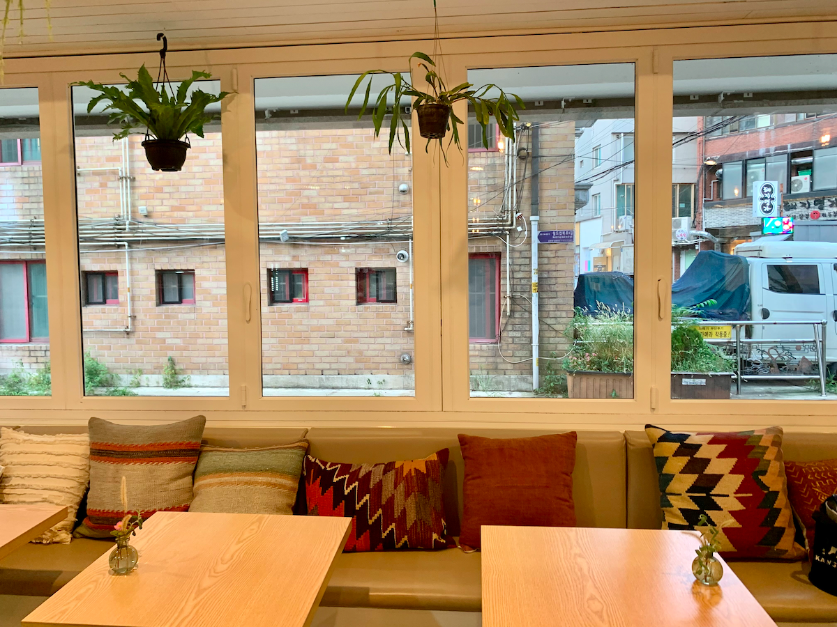korea seoul hongdae yeonnam vegan restaurant plant, window seats
