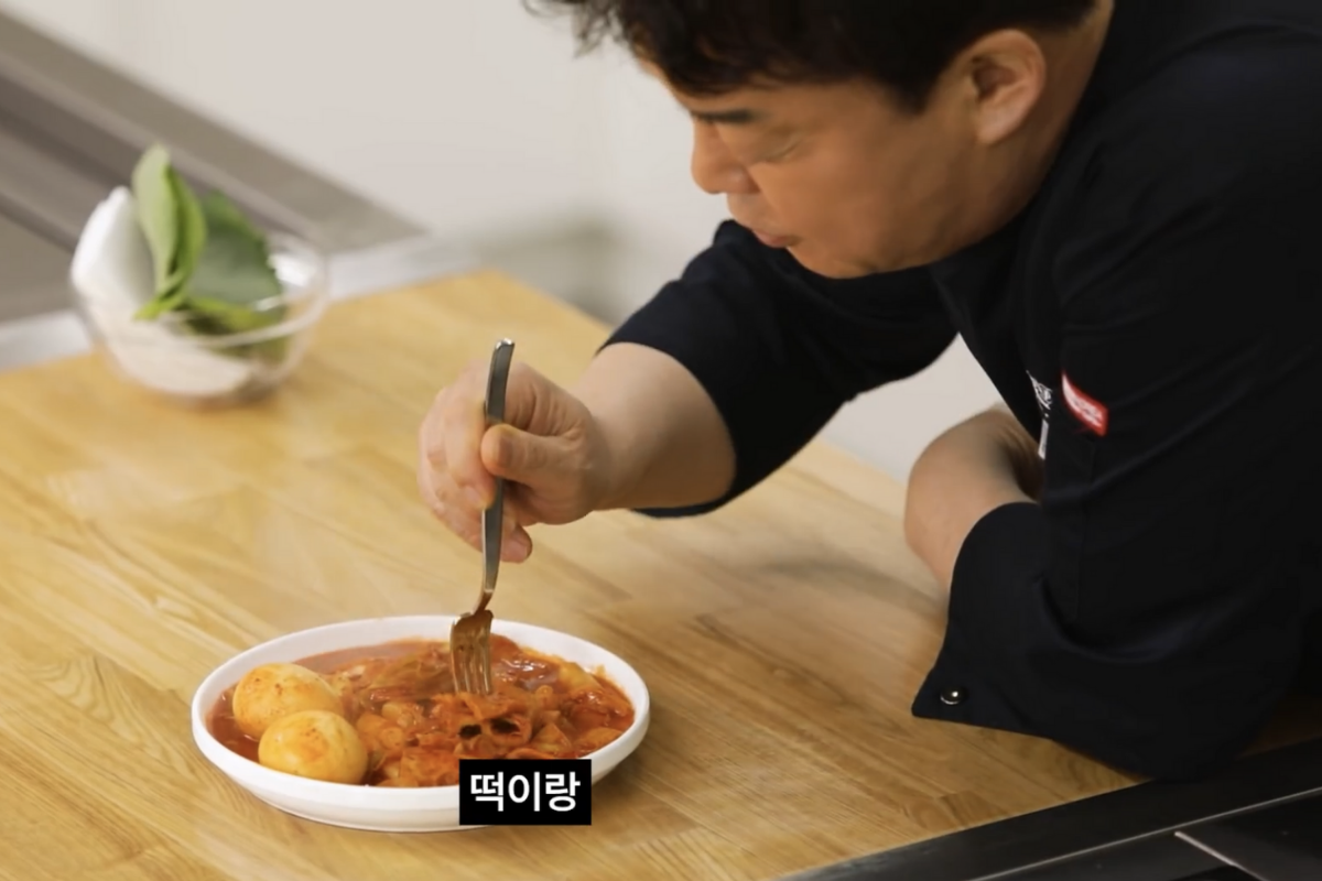 Tteokbokki recipe and instant options: tteokbokki is done