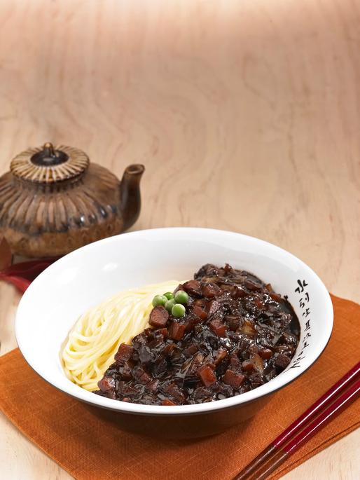 Korean Black Bean Noodles | Jjajangmyeon Recipe Plus 3 Popular Instant Versions