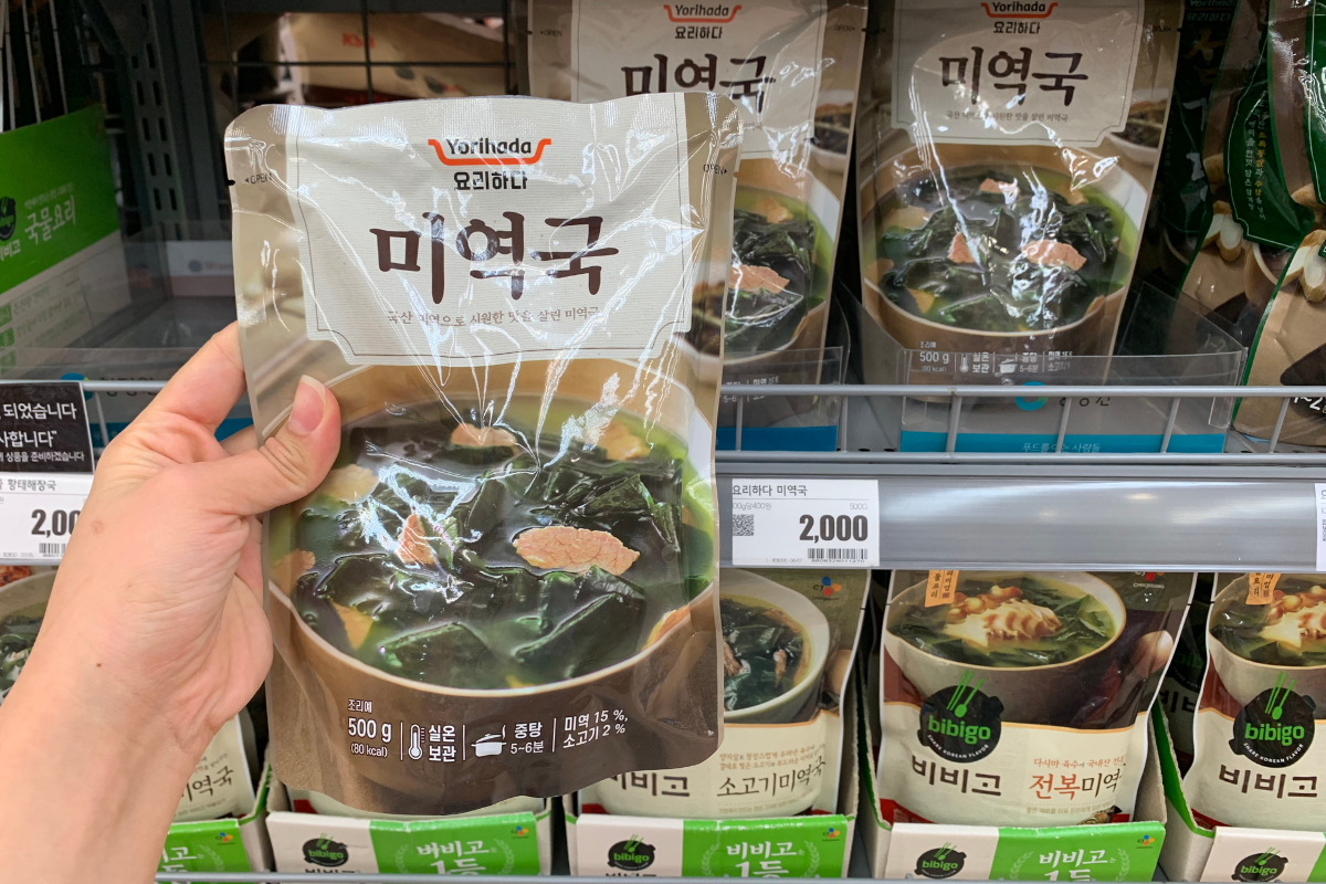 Holding Yorihada Seaweed Soup