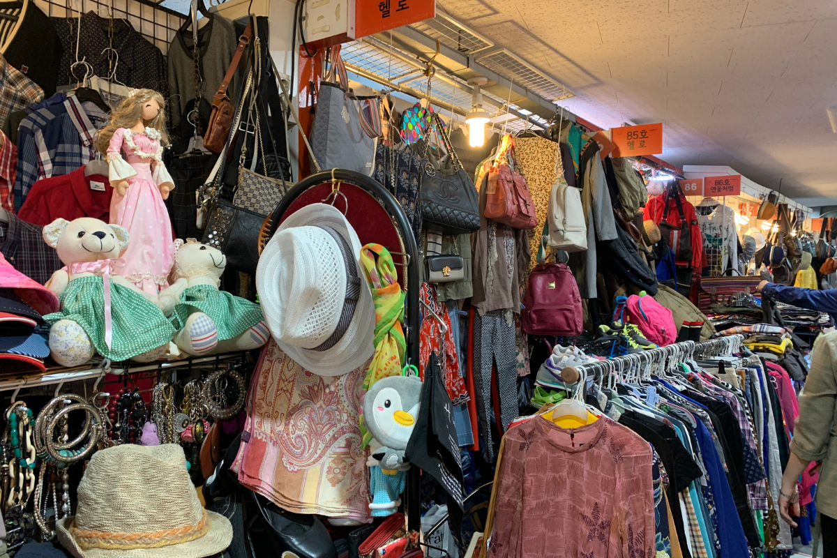 Seoul Folk Flea Market shop