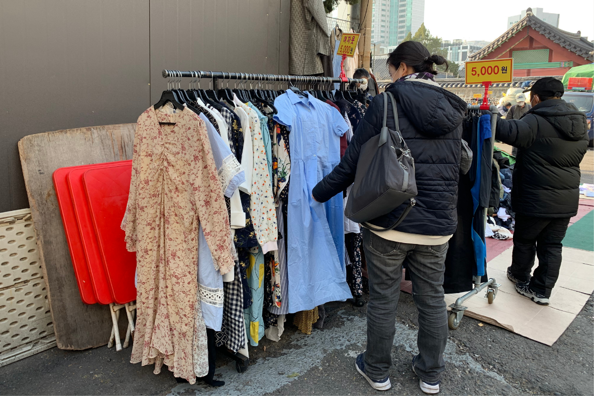 Dongmyo Flea Market clothing rack