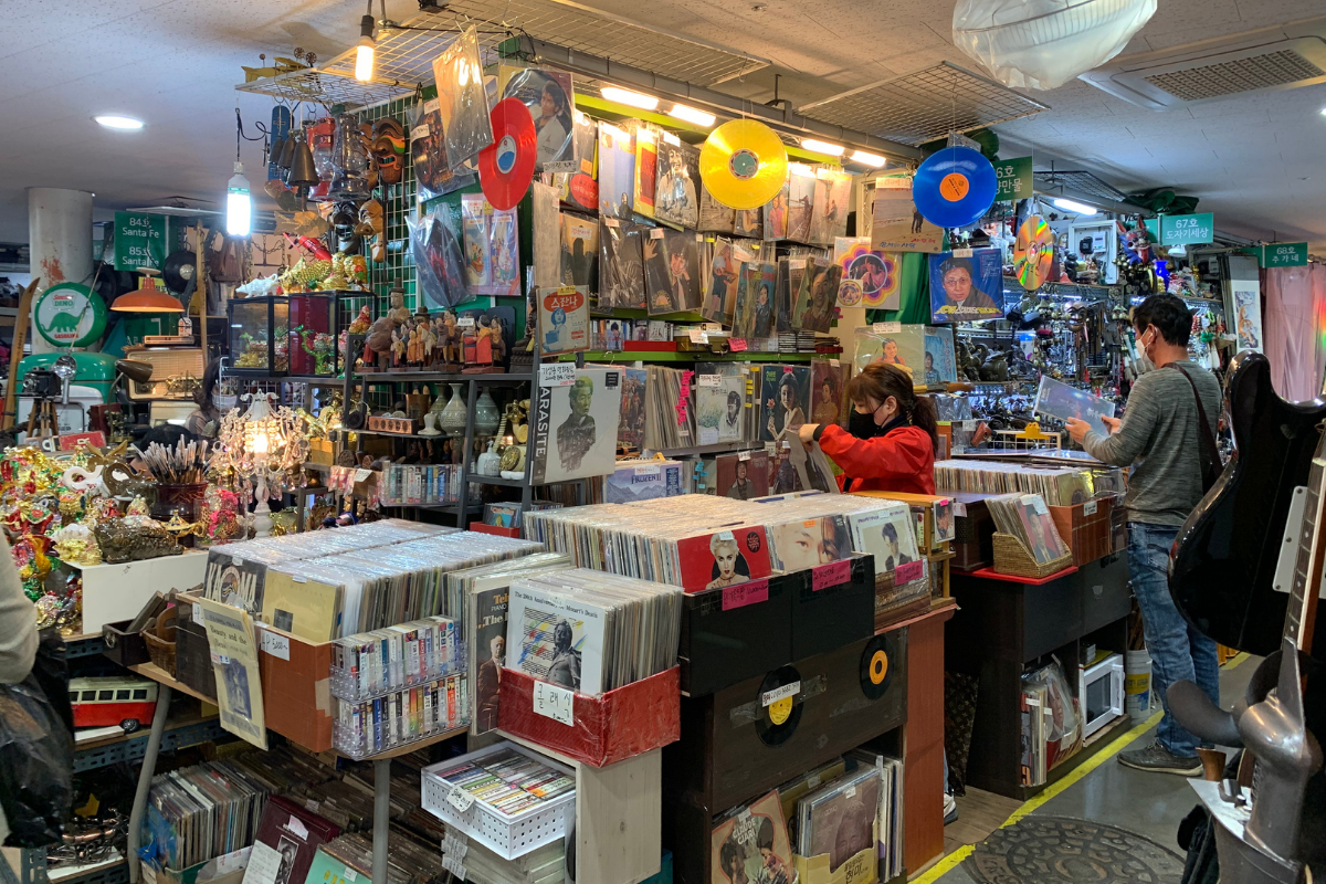 phụ kiện ở Chợ đồ cũ Seoul Folk Flea Market 서울 풍물시장