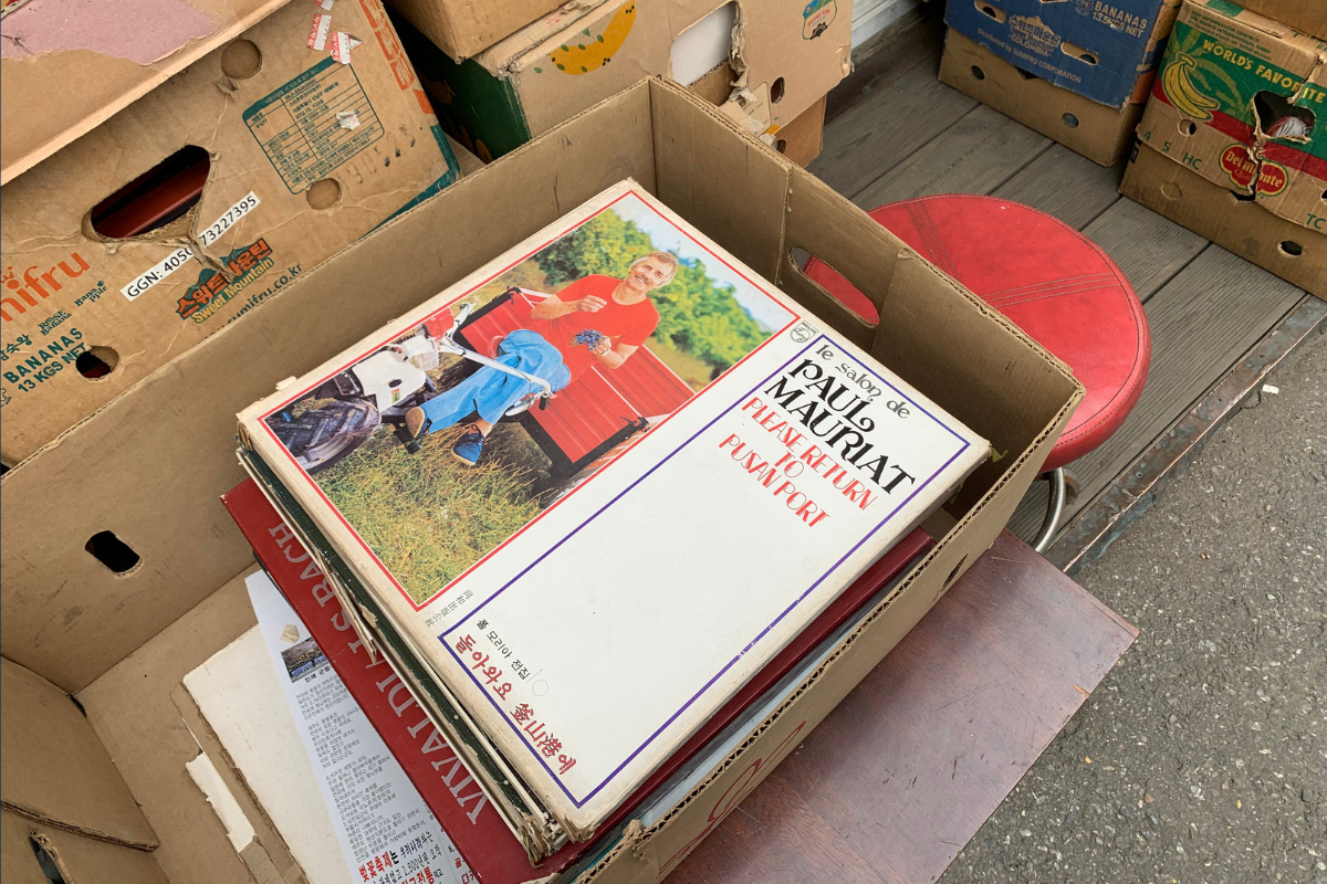 đĩa than ở Chợ đồ cũ Hwanghakdong 황학동벼룩시장