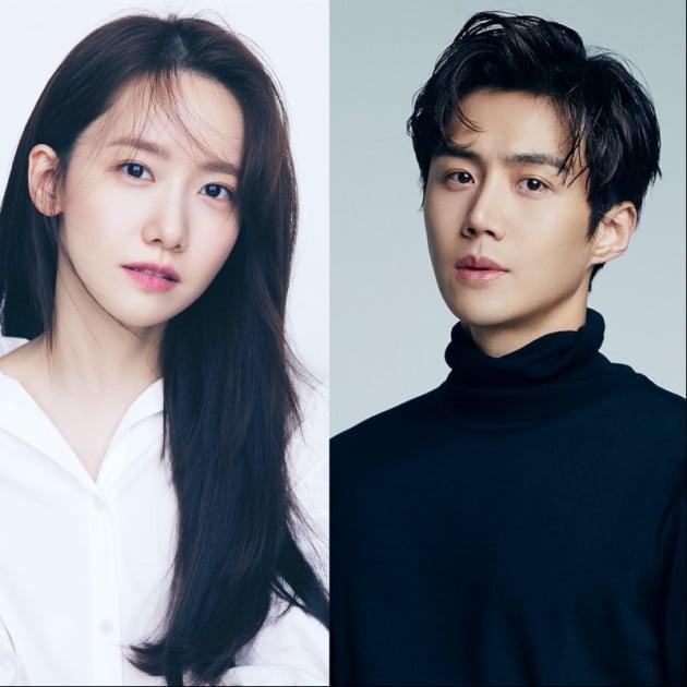 映画『2時のデート』に出演するイム・ユナとキム・ソンホのプロモーション写真。彼らはロマンティックコメディ映画で主演を務め、2022年3月に撮影を開始予定。