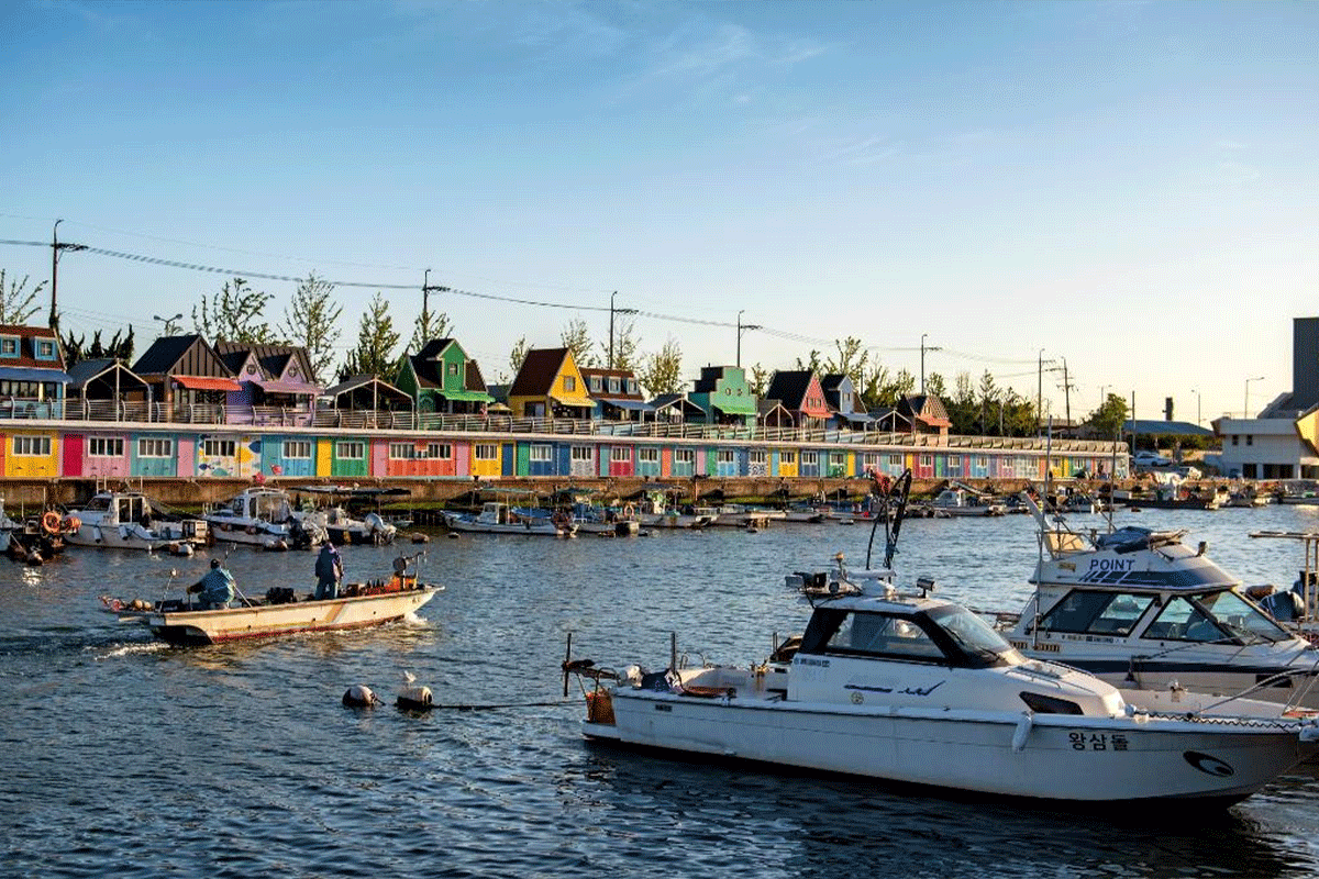 travel korea rainbow photo spot, busan jangnim port, janglim harbor
