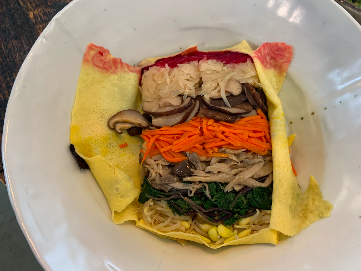 Insadong Seoul Korea a flower blossom on the rice, 꽃밥에피다, bojagi bibimbap, organic vegan korean food