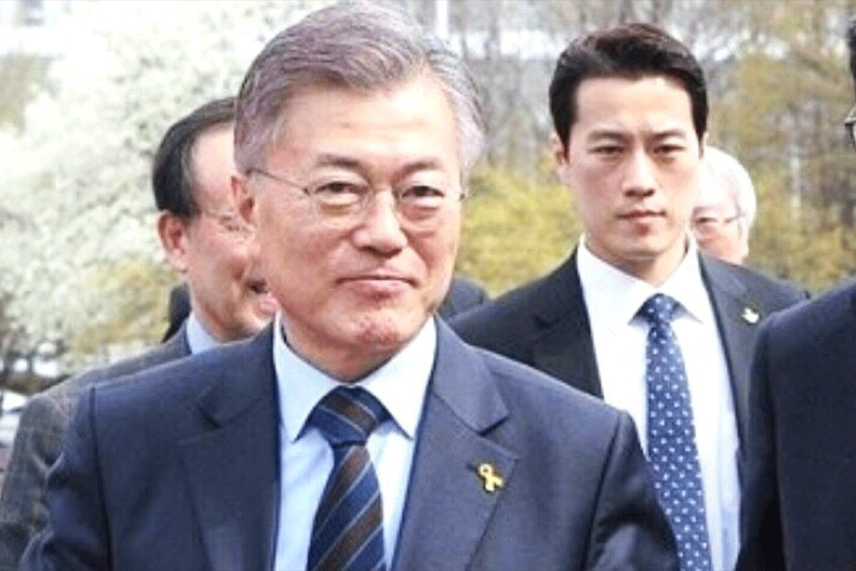 The Lives of Idol Bodyguards: President Moon Jae-in and Choi Young-jae