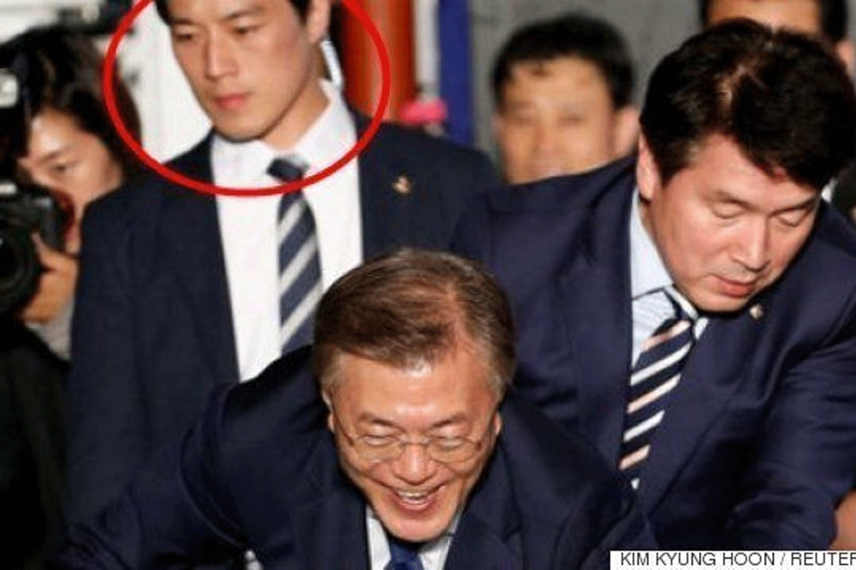 The Lives of Idol Bodyguards: President moon and bodyguard