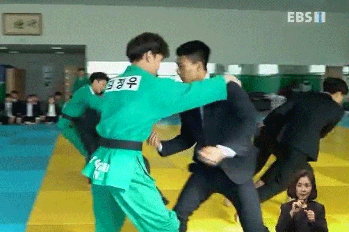 The Lives of Idol Bodyguards: martial arts training