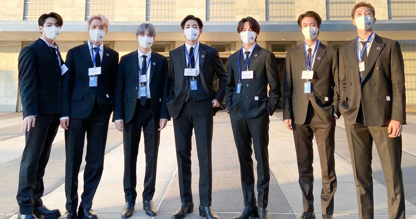 HYBE โดนวิจารณ์เพราะนำพาสปอร์ตทางทูตของ BTS มาแสดง