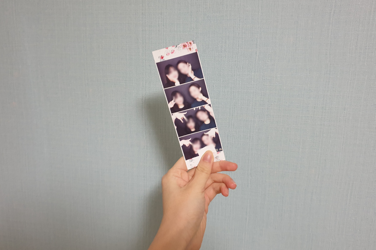 手で持たれた人生4カット写真。