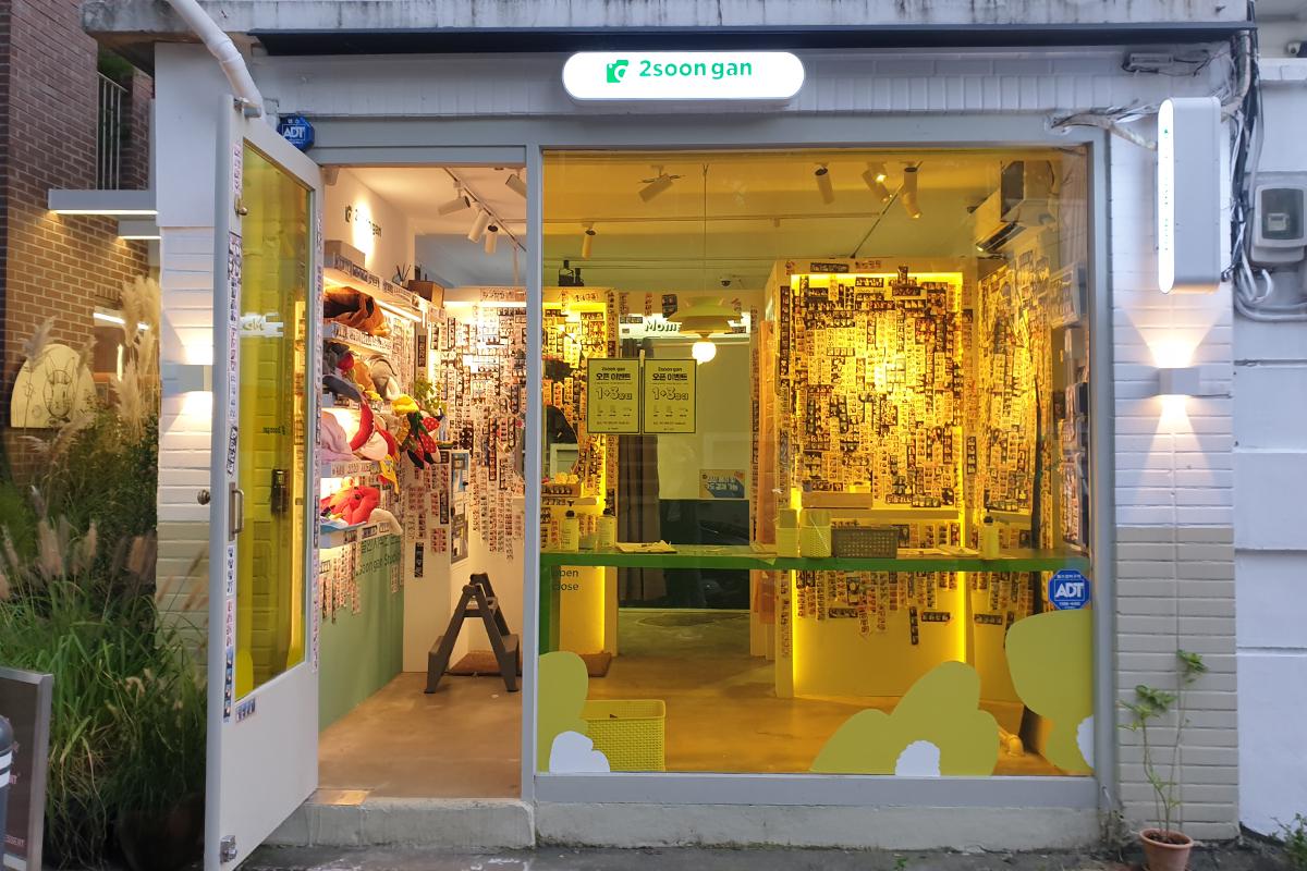 人生4カットスタジオの外観。韓国の若者に人気のフォトスポット。