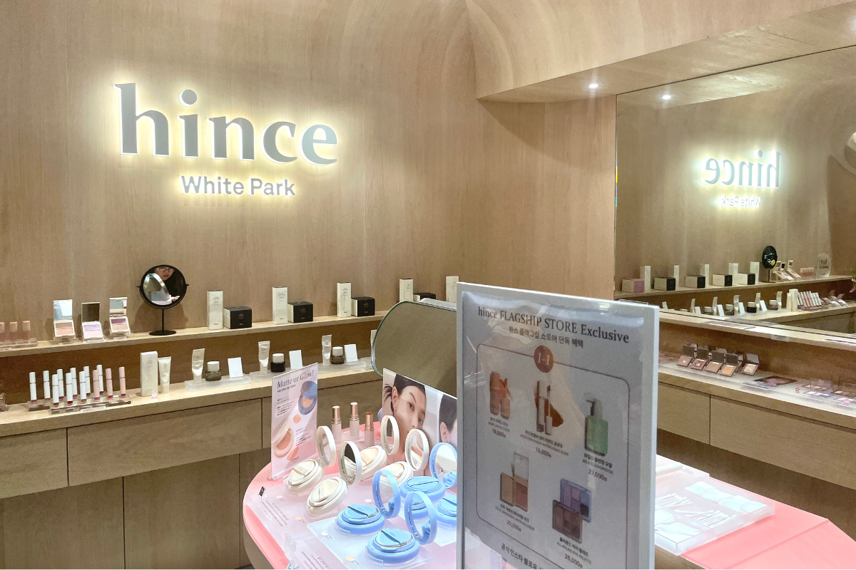 hince店內專區，展示著各種獨家美容產品，吸引顧客目光。