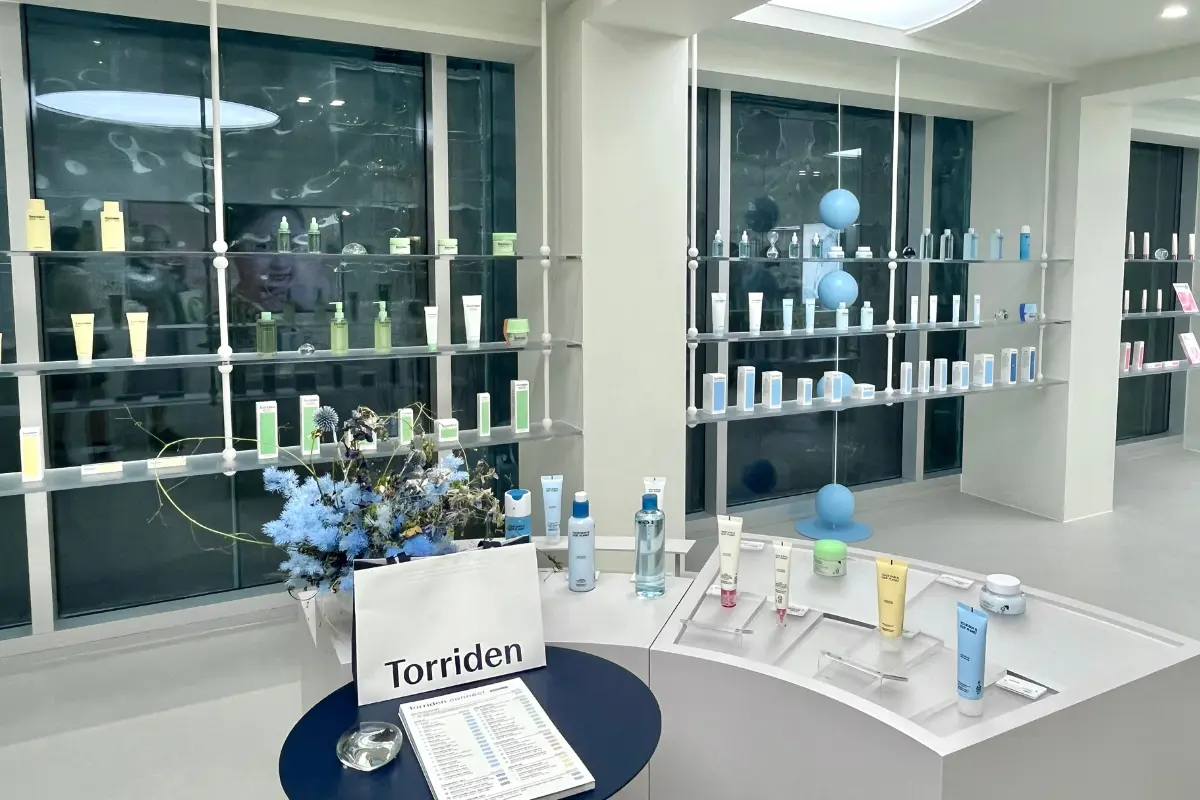 Torriden Connect聖水店內部，展示著整列的韓國人氣保養品。