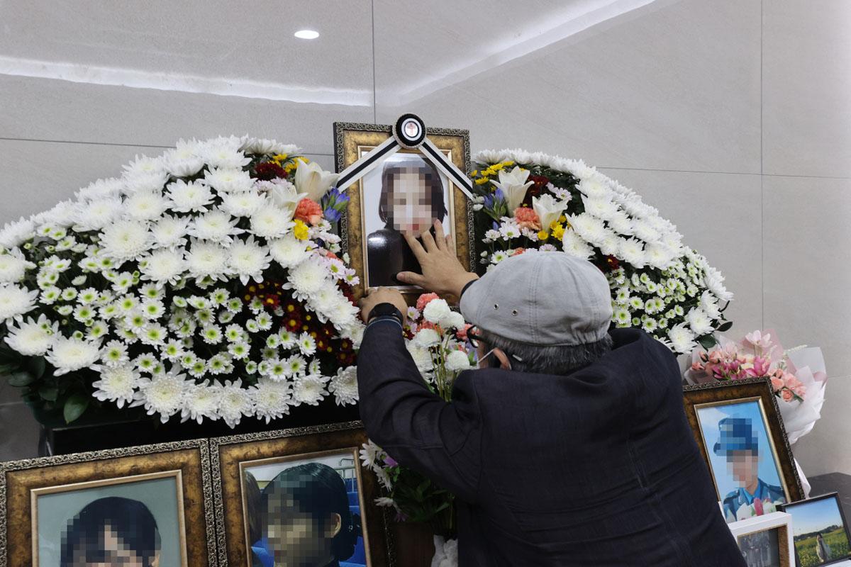 ครอบครัวทหารหญิงผู้เสียชีวิต