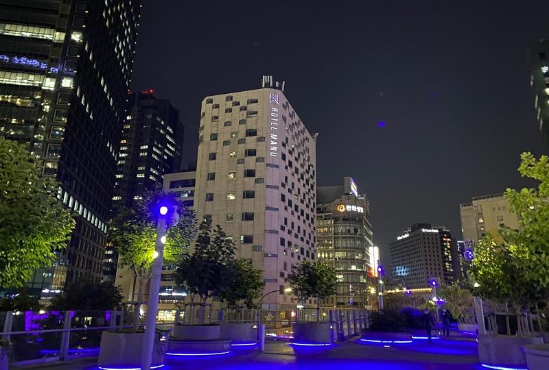 seoul station hotel manu, seoullo 7017 at night