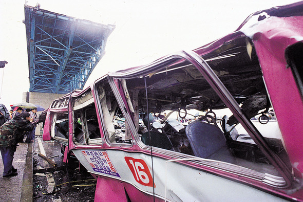 Seoul Korea 1994 Seongsu Bridge Collapse, crushed bus number 16