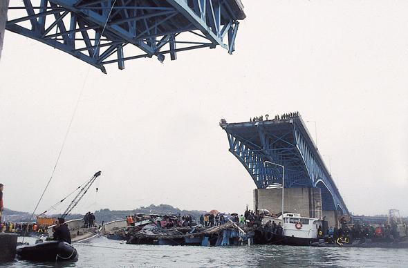 Seoul Korea 1994 Seongsu Bridge Collapse