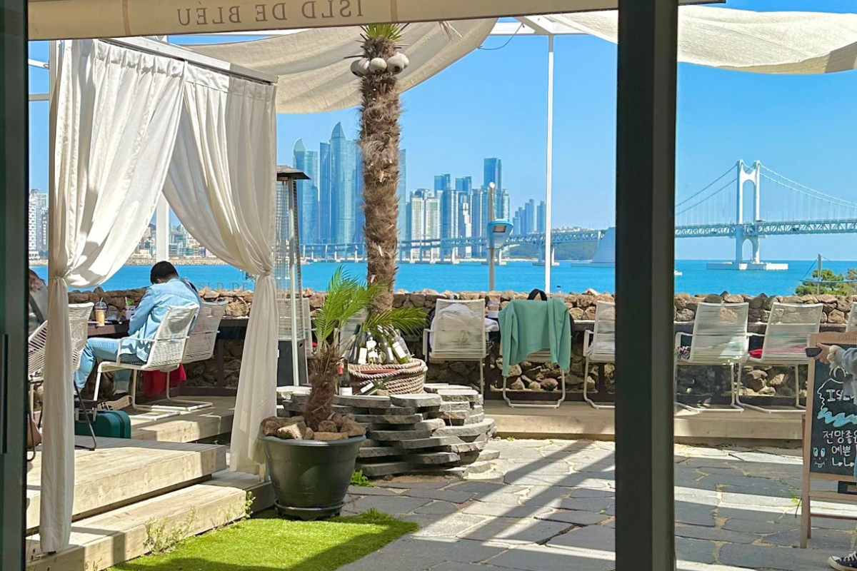 view nhìn từ ISLD De BLÉU, quán cafe view biển đẹp ở Busan