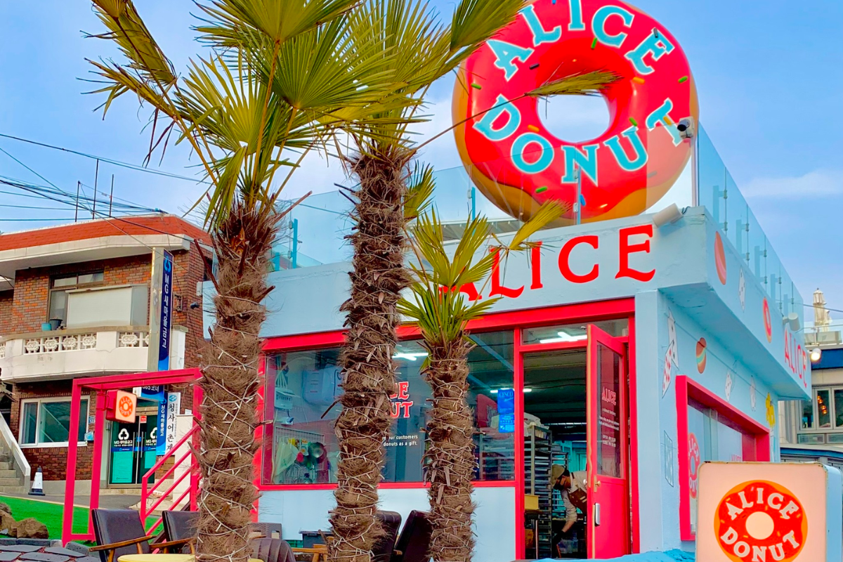 Alice Donut, quán cafe view biển đẹp ở Busan