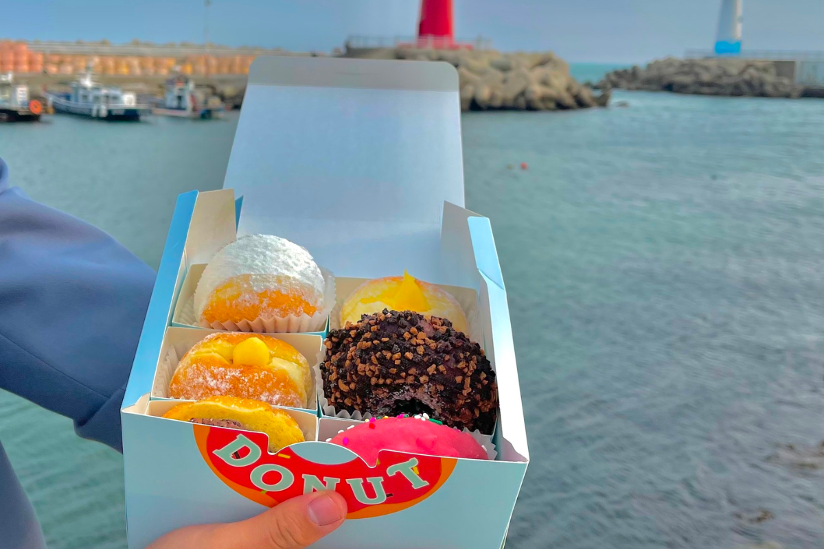 bánh donut tại Alice Donut, quán cafe view biển đẹp ở Busan