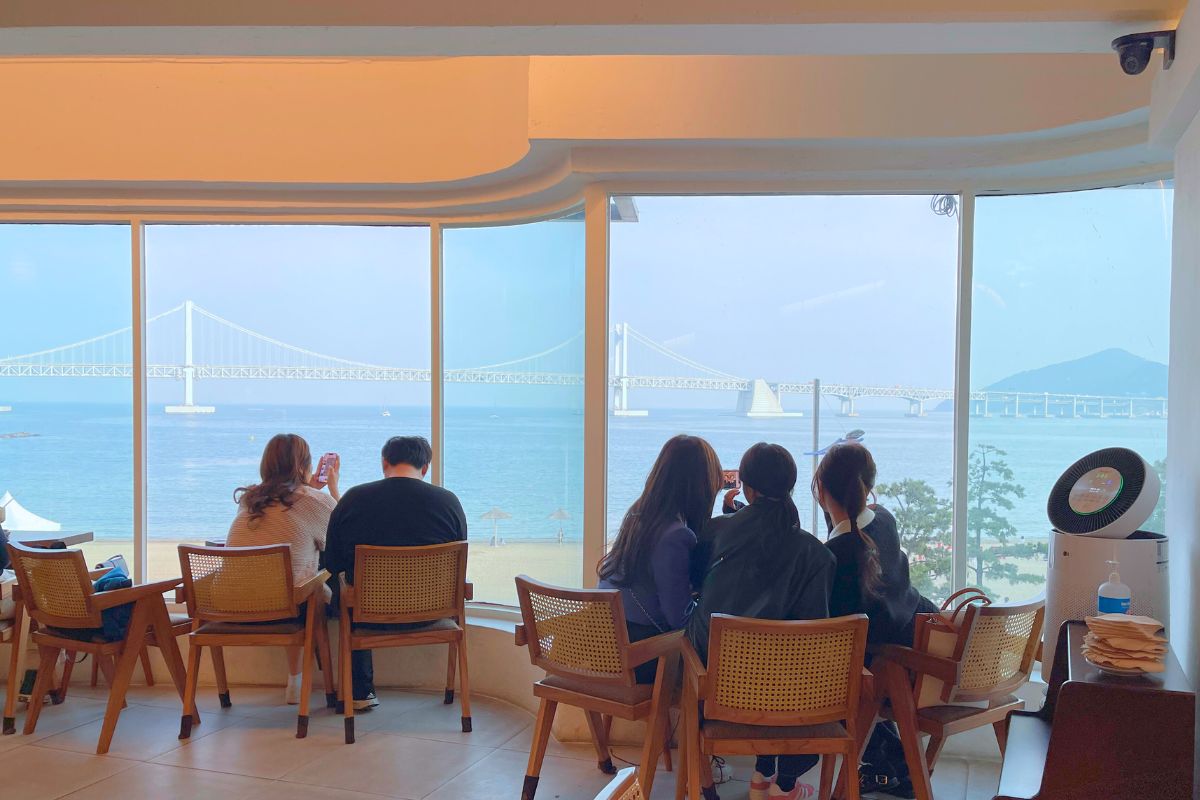 bên trong Cha Sun Cheak, quán cafe view biển đẹp ở Busan