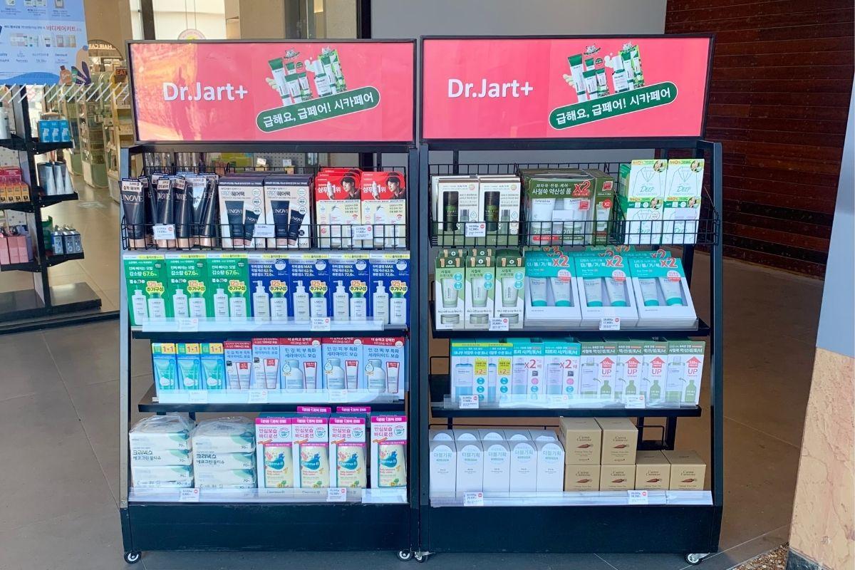 Olive Young (올리브영 홍대공항철도역점), yeonnamdong