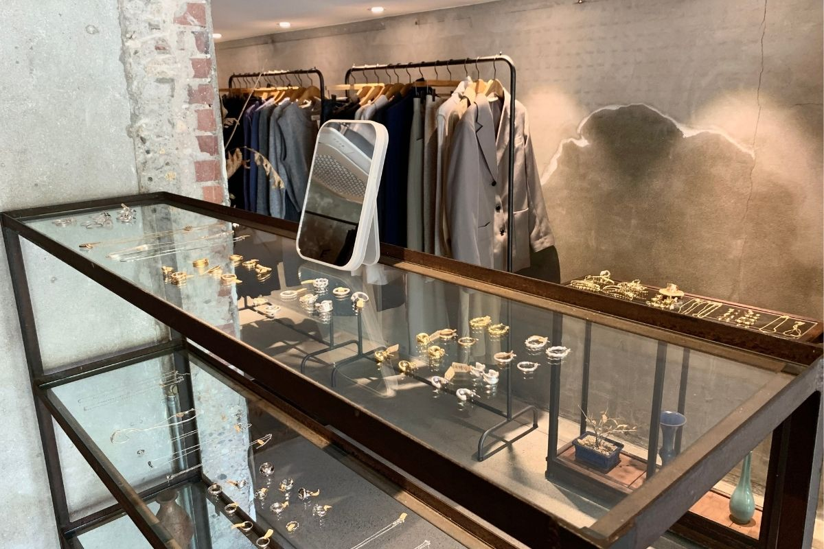 Glass counter display case, Sigonggan (시공간), yeonnamdong