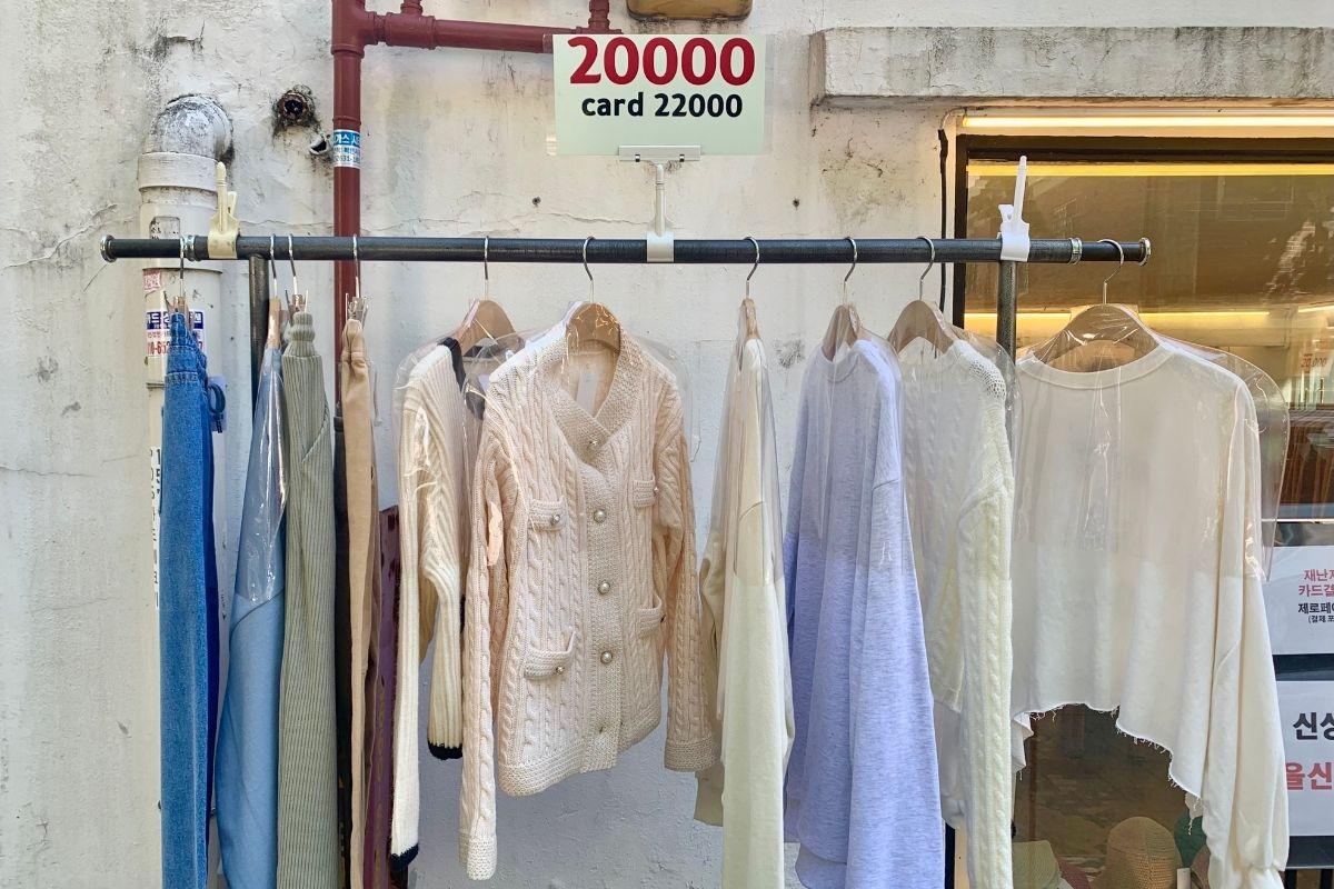 tops, 50% Sale Market (50퍼센트) Yeonnamdong