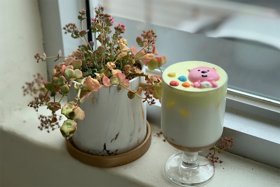 busan korea gwangalli beach cafe, the same age couple, cute cartoon drink