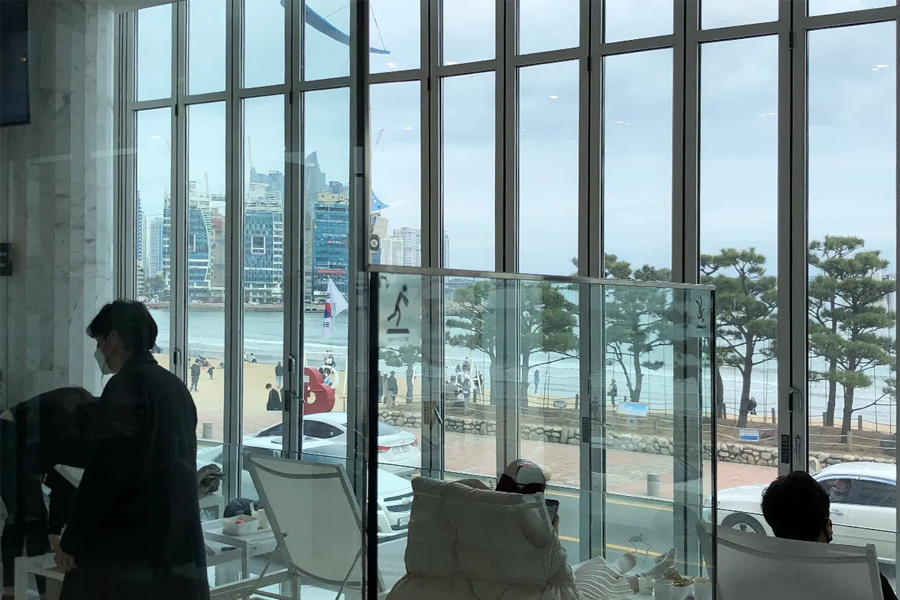 busan korea gwangalli beach cafe, byul bed interior