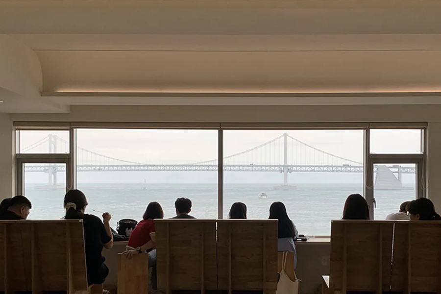 busan korea gwangalli beach cafe, cup&cup, view from window