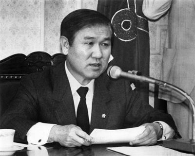 1987年韩国总统卢泰愚在记者会上发表《六二九宣言》